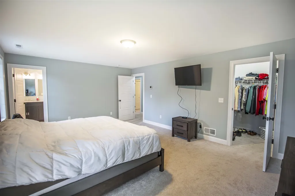 728 Maple Street Manchester NH 03104