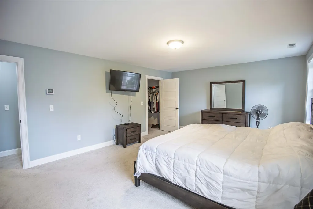 728 Maple Street Manchester NH 03104