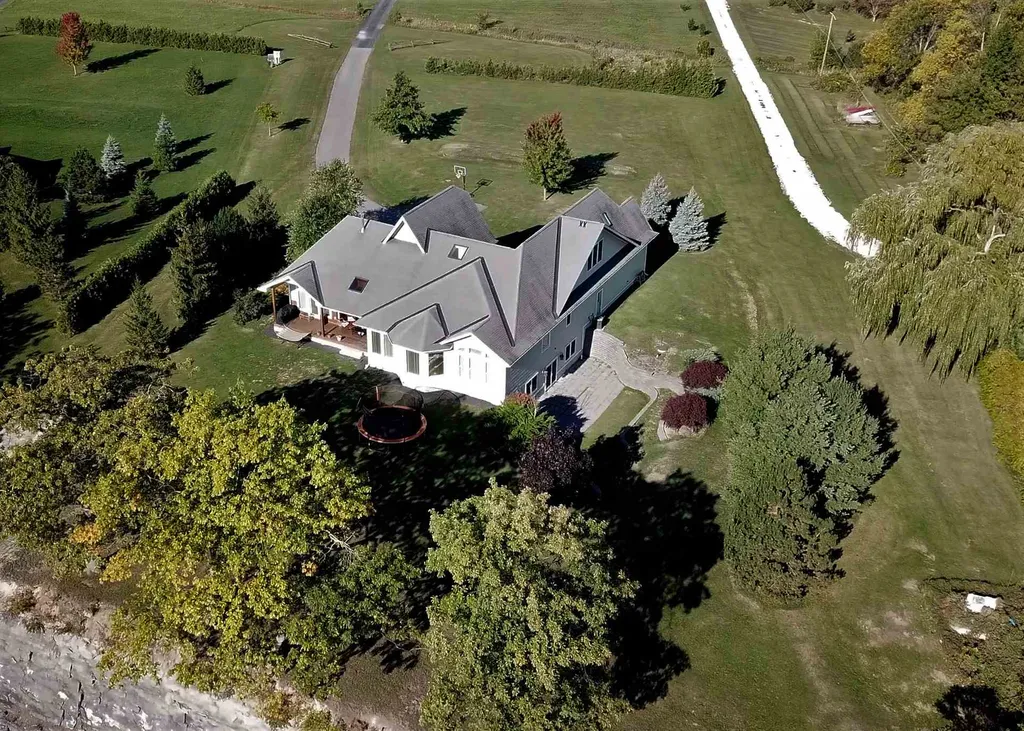 47 Four Winds Lane North Hero VT 05474