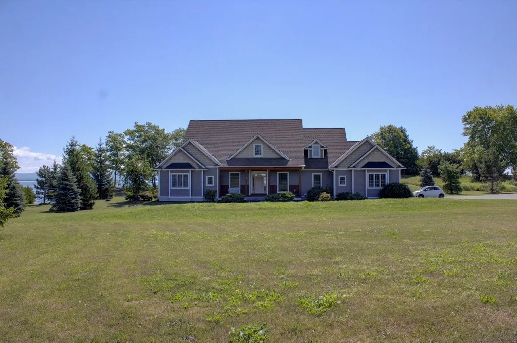 43 Four Winds Lane North Hero VT 05474