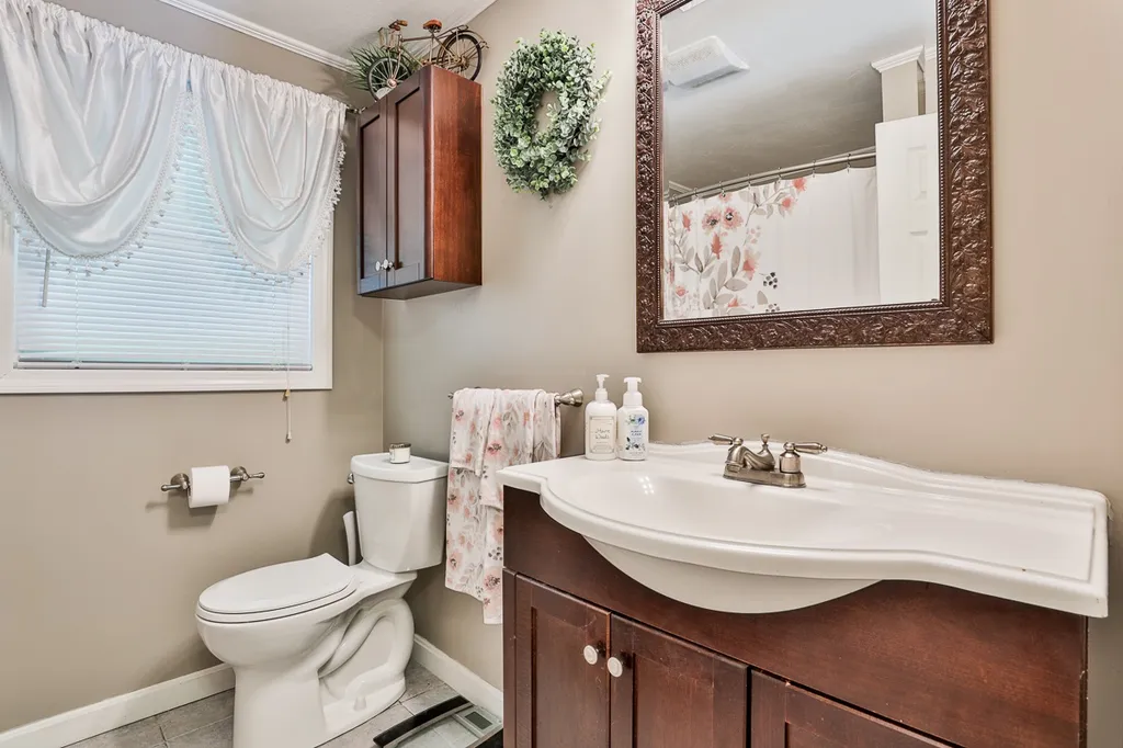 19 Thorndike Street Nashua NH 03060