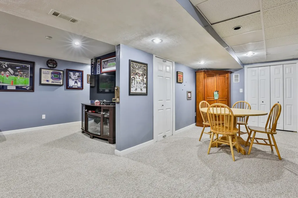 19 Thorndike Street Nashua NH 03060
