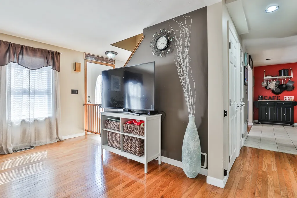 19 Thorndike Street Nashua NH 03060
