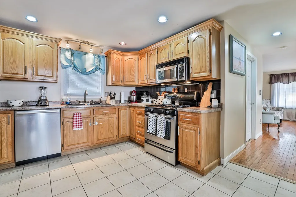 19 Thorndike Street Nashua NH 03060
