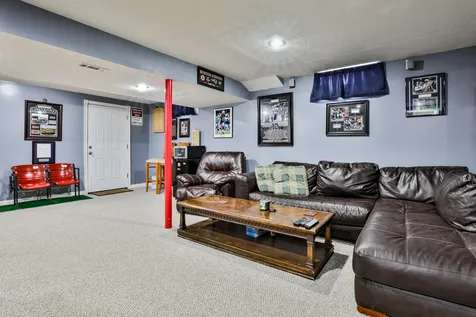 19 Thorndike Street Nashua NH 03060