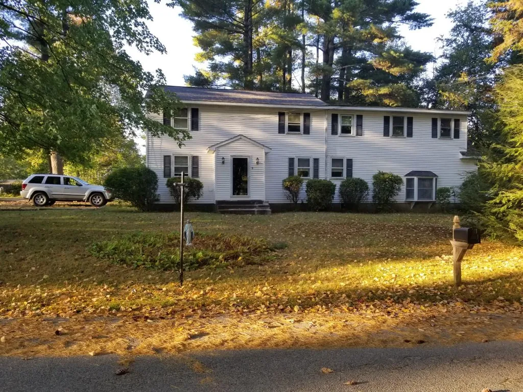 3 Marcoux Road Newton NH 03858-3509