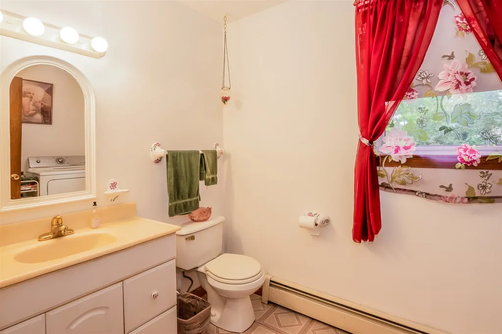 3 Marcoux Road Newton NH 03858-3509