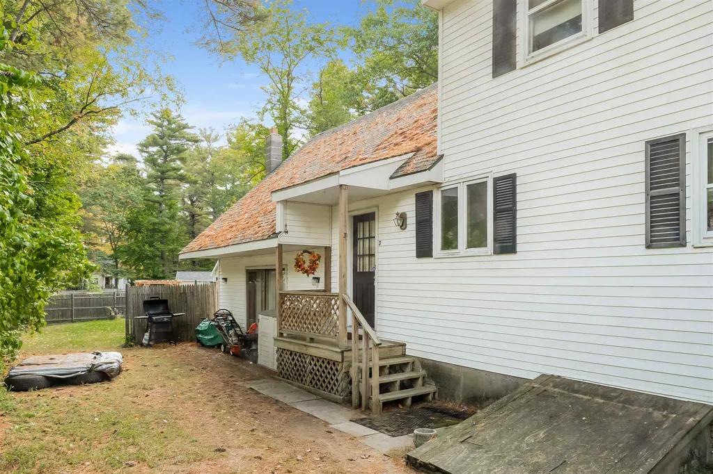 3 Marcoux Road Newton NH 03858-3509