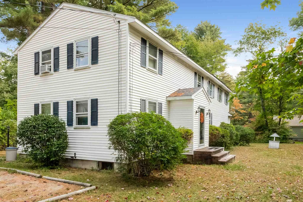 3 Marcoux Road Newton NH 03858-3509