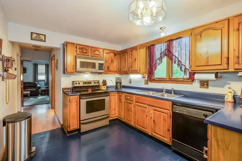 3 Marcoux Road Newton NH 03858-3509
