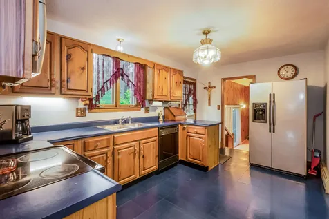 3 Marcoux Road Newton NH 03858-3509