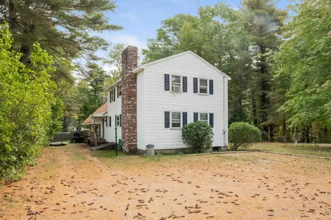 3 Marcoux Road Newton NH 03858-3509