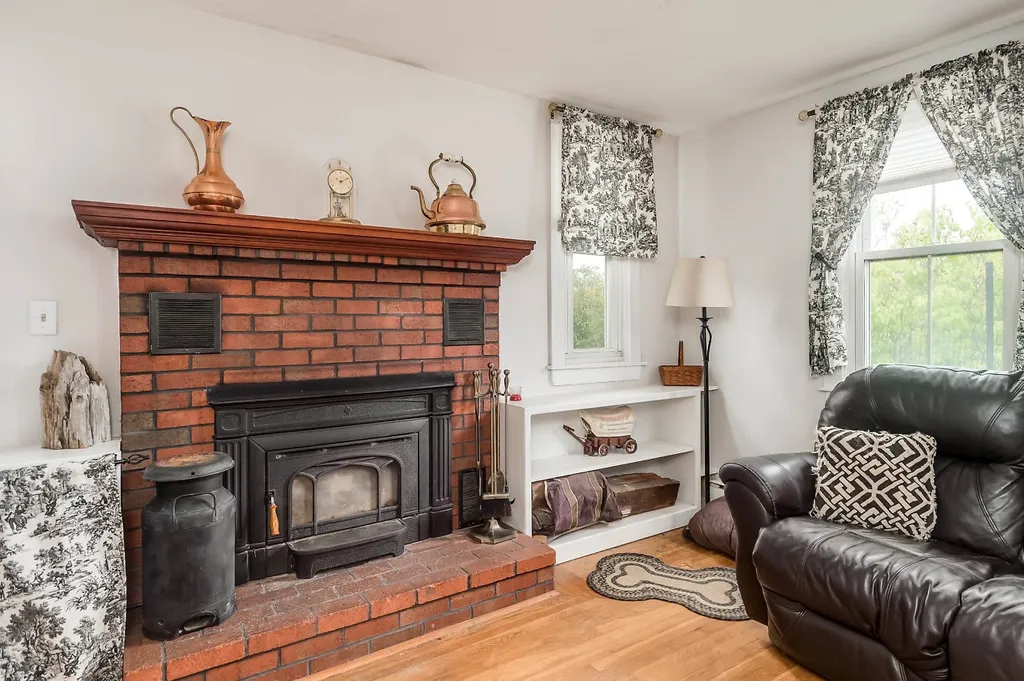 12 Exeter Road North Hampton NH 03862