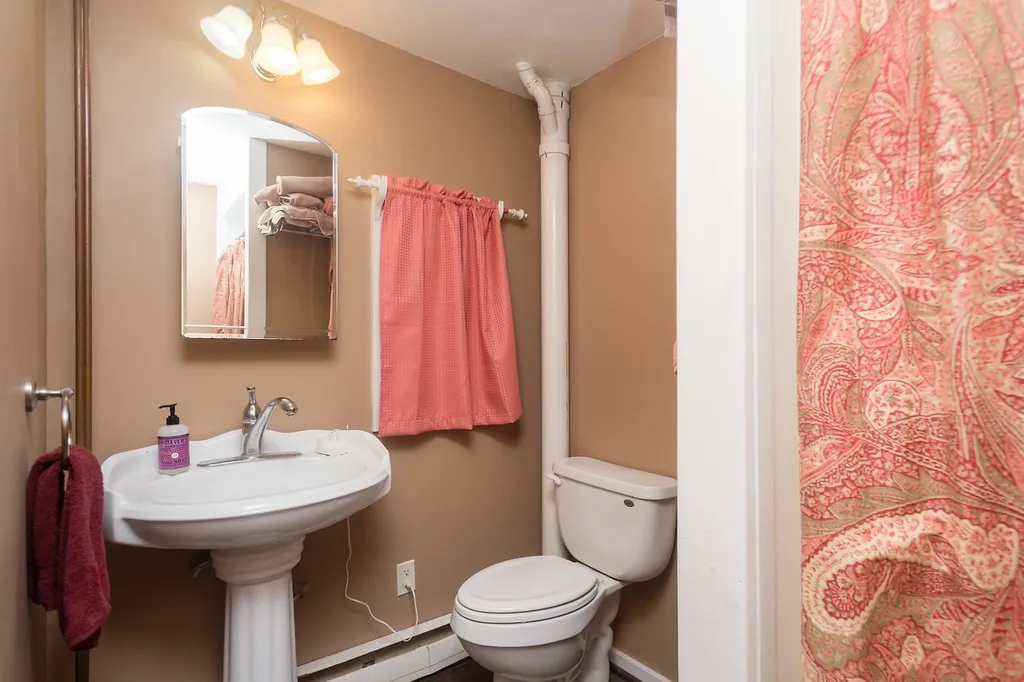 12 Exeter Road North Hampton NH 03862