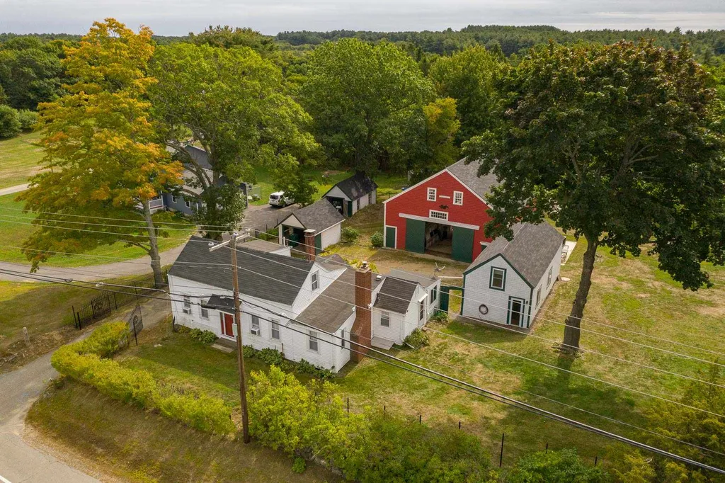 12 Exeter Road North Hampton NH 03862