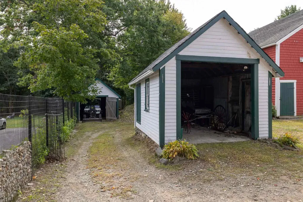 12 Exeter Road North Hampton NH 03862