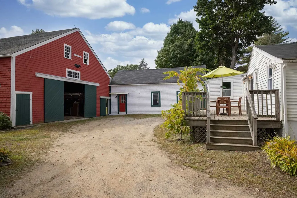 12 Exeter Road North Hampton NH 03862