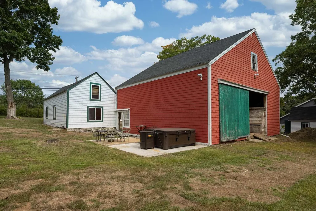 12 Exeter Road North Hampton NH 03862