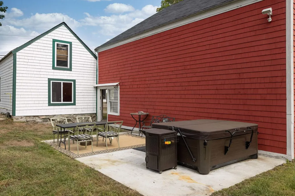 12 Exeter Road North Hampton NH 03862