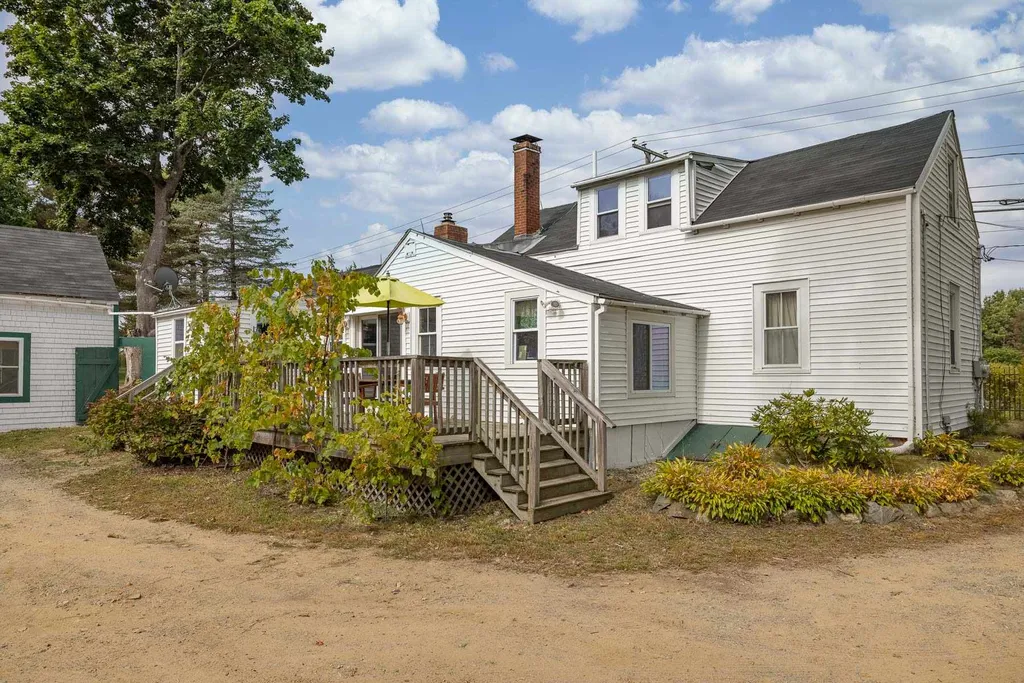 12 Exeter Road North Hampton NH 03862