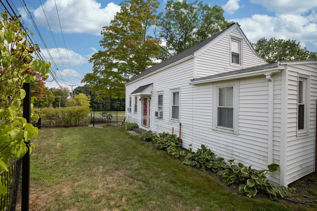 12 Exeter Road North Hampton NH 03862