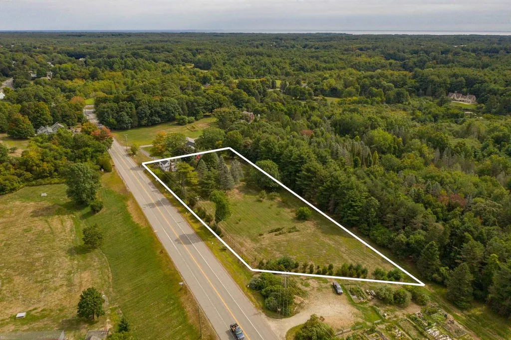 12 Exeter Road North Hampton NH 03862