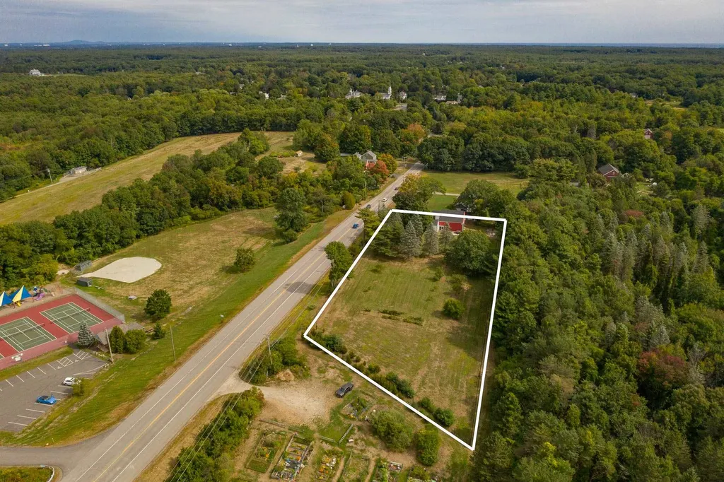 12 Exeter Road North Hampton NH 03862