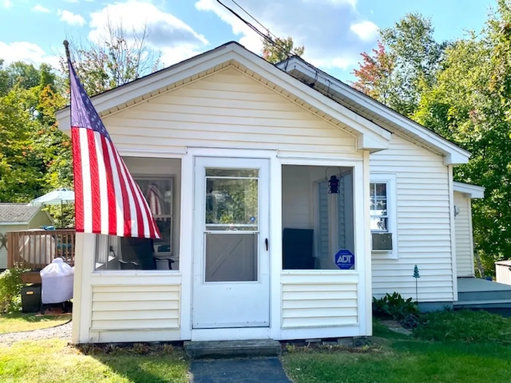 35 Spruce Street Laconia NH 03246