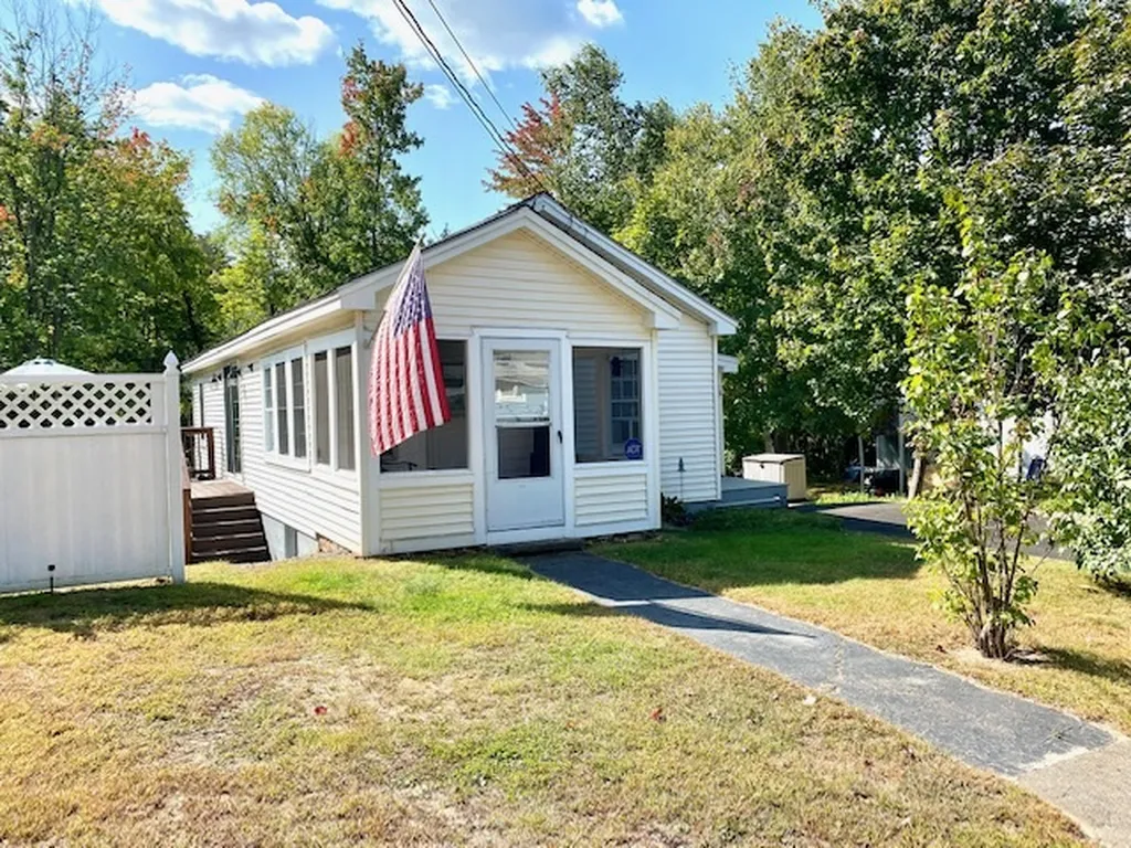 35 Spruce Street Laconia NH 03246