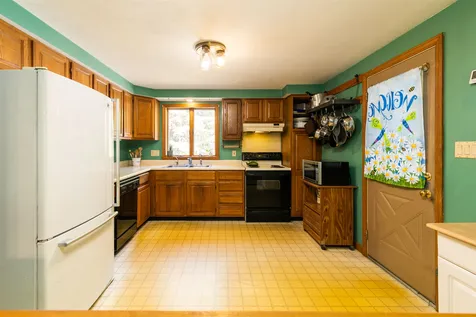 27 Glance Road Windham NH 03087