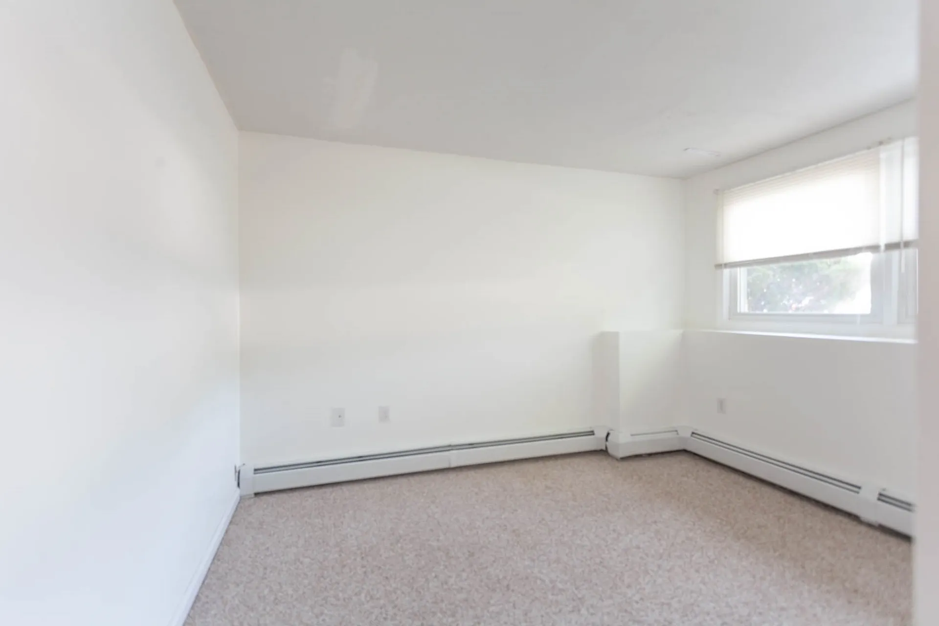 881 Mammoth Road Manchester NH 03104
