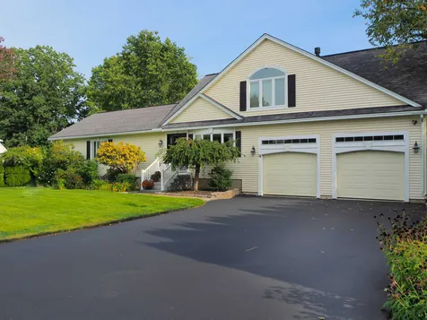 18 Huckleberry Lane Hampton NH 03824
