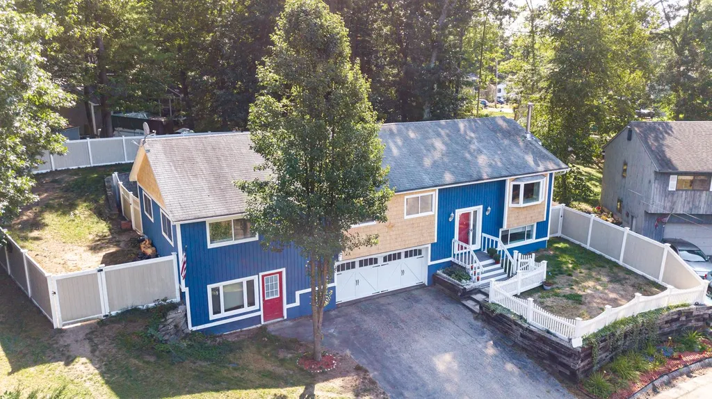 12 Tacoma Circle Nashua NH 03062