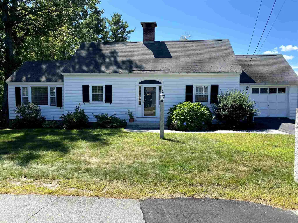 74 Pleasant Street Wolfeboro NH 03894