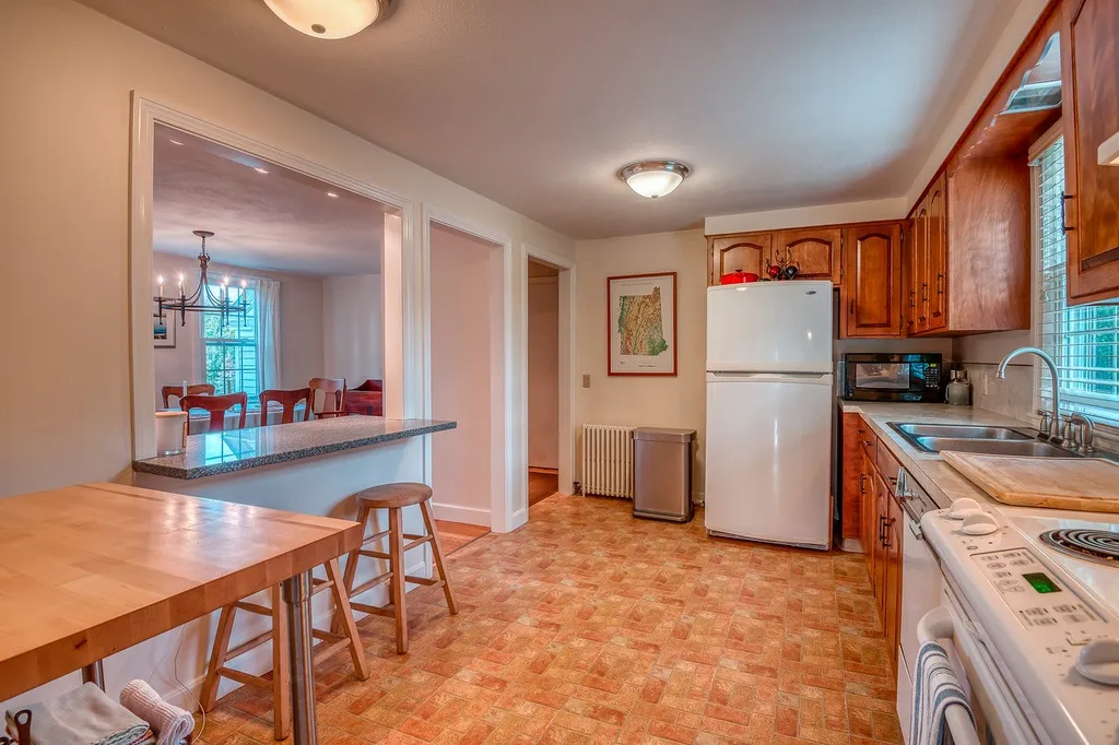 74 Pleasant Street Wolfeboro NH 03894