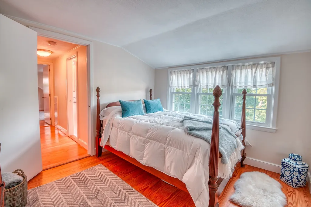 74 Pleasant Street Wolfeboro NH 03894