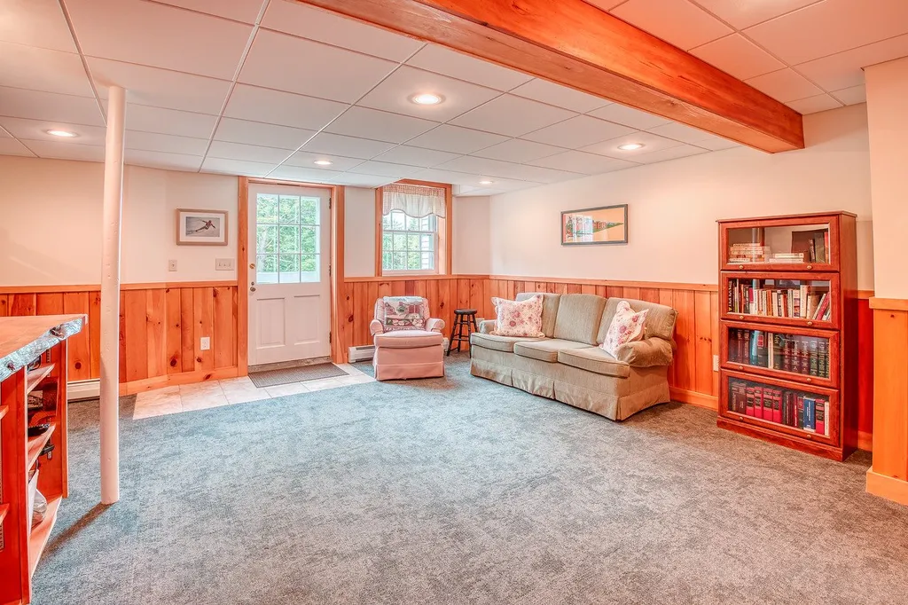 74 Pleasant Street Wolfeboro NH 03894