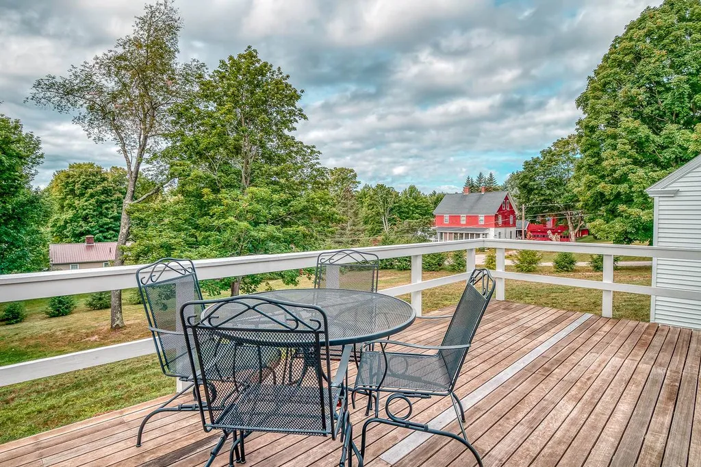 74 Pleasant Street Wolfeboro NH 03894