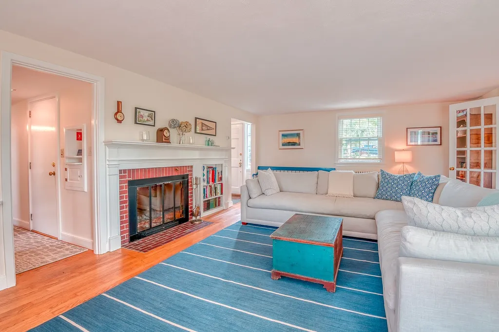 74 Pleasant Street Wolfeboro NH 03894