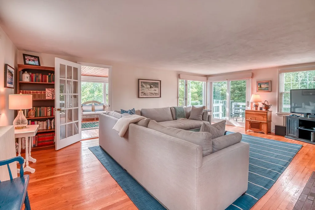 74 Pleasant Street Wolfeboro NH 03894