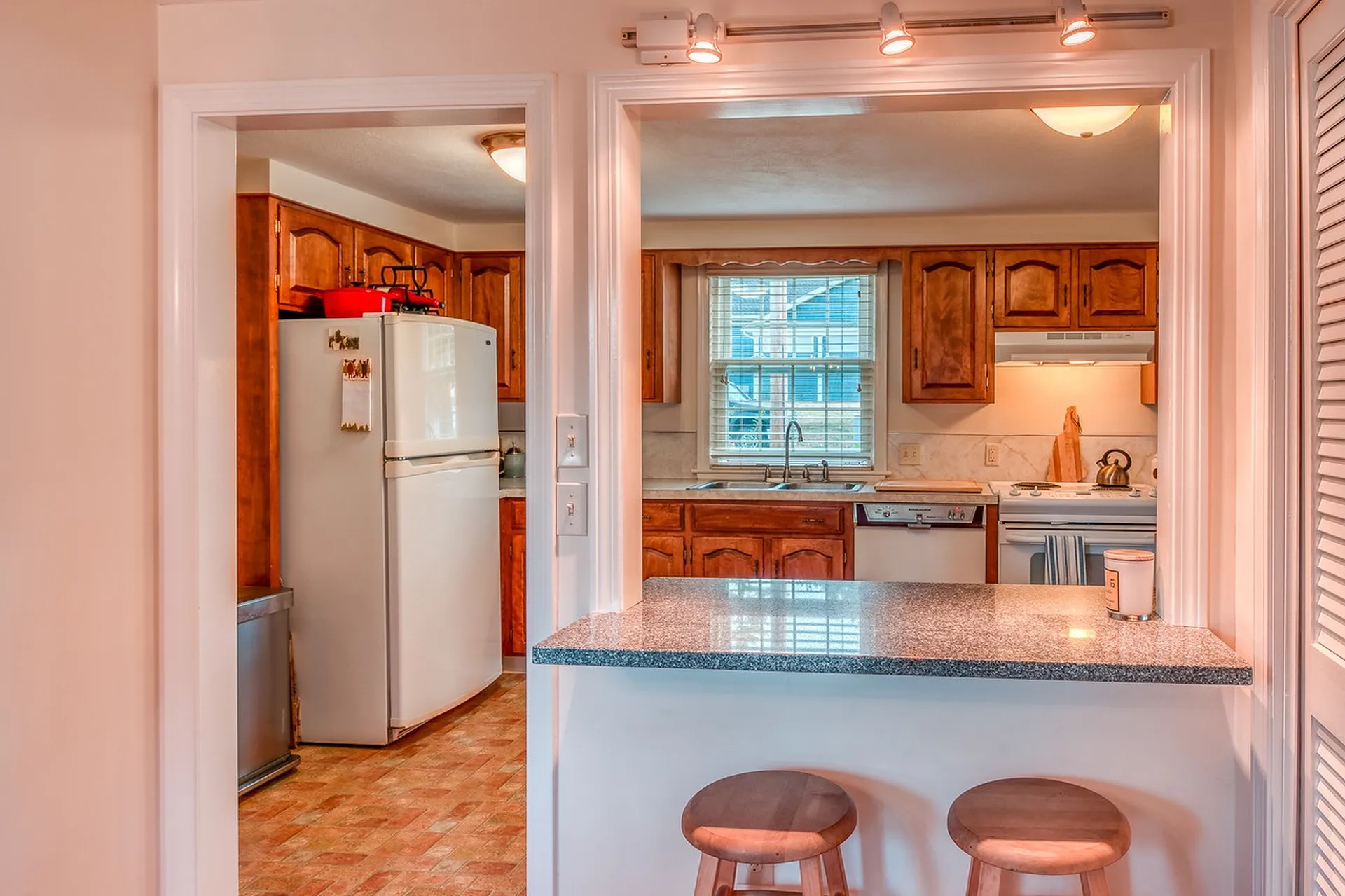 74 Pleasant Street Wolfeboro NH 03894