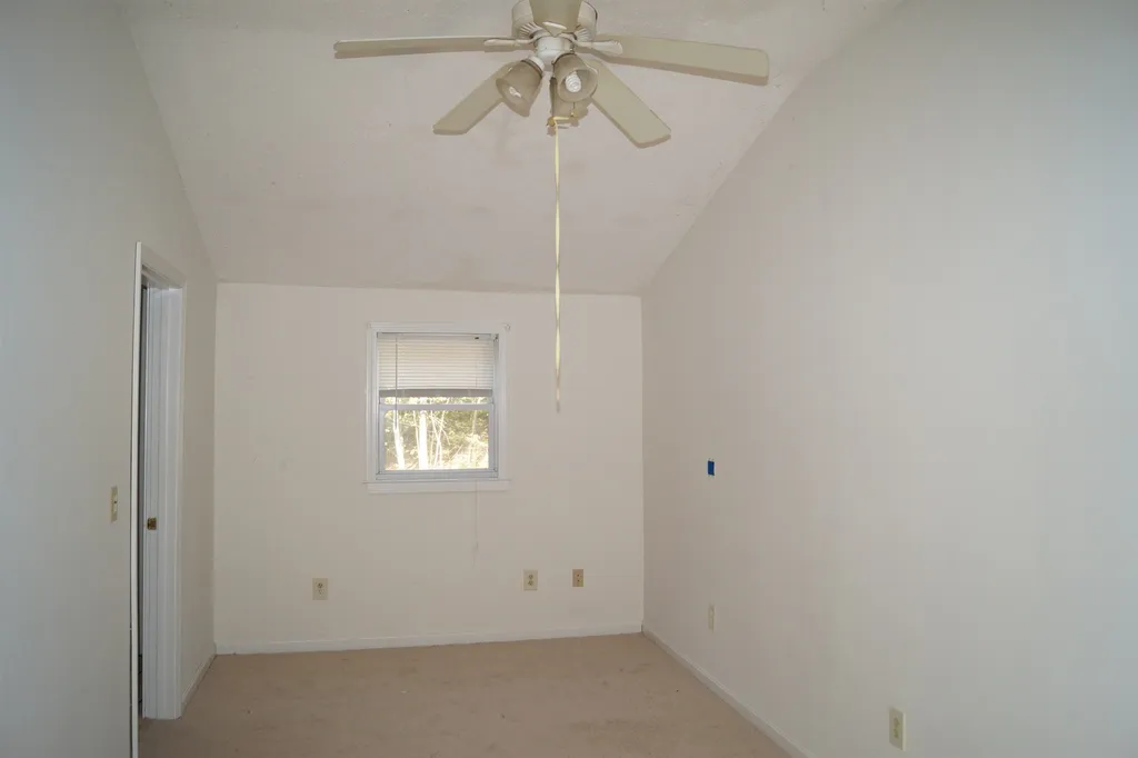 978 Mammoth Road Pelham NH 03076