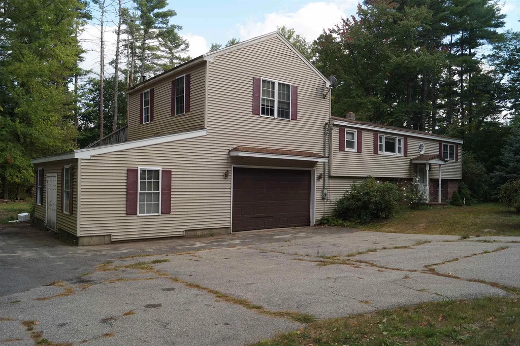 978 Mammoth Road Pelham NH 03076