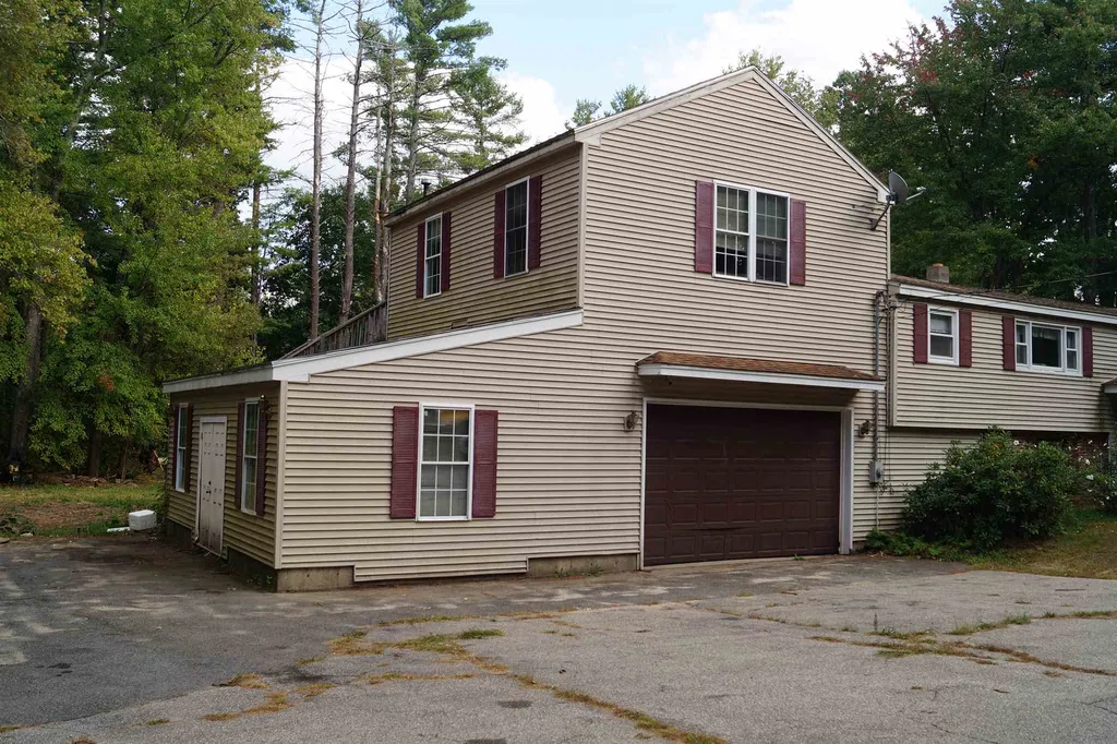 978 Mammoth Road Pelham NH 03076