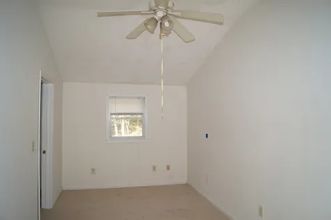 978 Mammoth Road Pelham NH 03076
