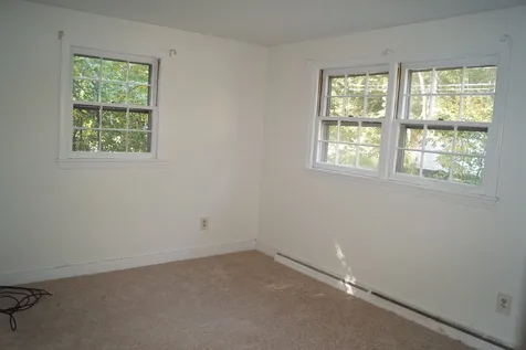 978 Mammoth Road Pelham NH 03076