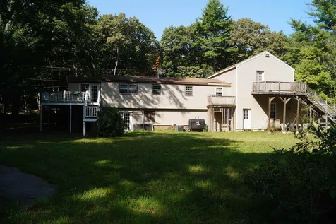 978 Mammoth Road Pelham NH 03076