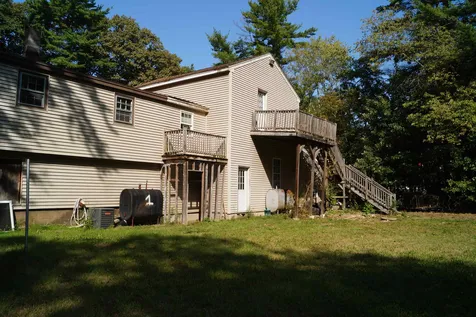 978 Mammoth Road Pelham NH 03076