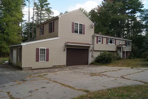 978 Mammoth Road Pelham NH 03076