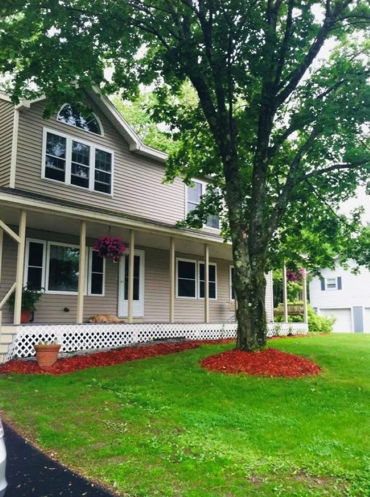 8 Whitford Road Nashua NH 03062